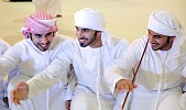 بشر يحتفل مع زملائه اليويلة بمناسبة حصوله على كأس فزاع لليولة