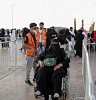 متطوعين ومتطوعات موسم الطائف: يقدمون لمسات إنسانية وتنظيم لإنسابية الزوار