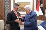الرئيس الفلسطينى يمنح عمر العبداللات وسام الثقافة والعلوم والفنون