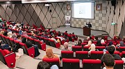 أستاذ أمريكية الشارقة والمقيّم في الجناح الوطني لدولة الإمارات العربية المتحدة