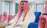 خادم الحرمين الشريفين يؤدي صلاة عيد الفطر في قصر السلام بجدة